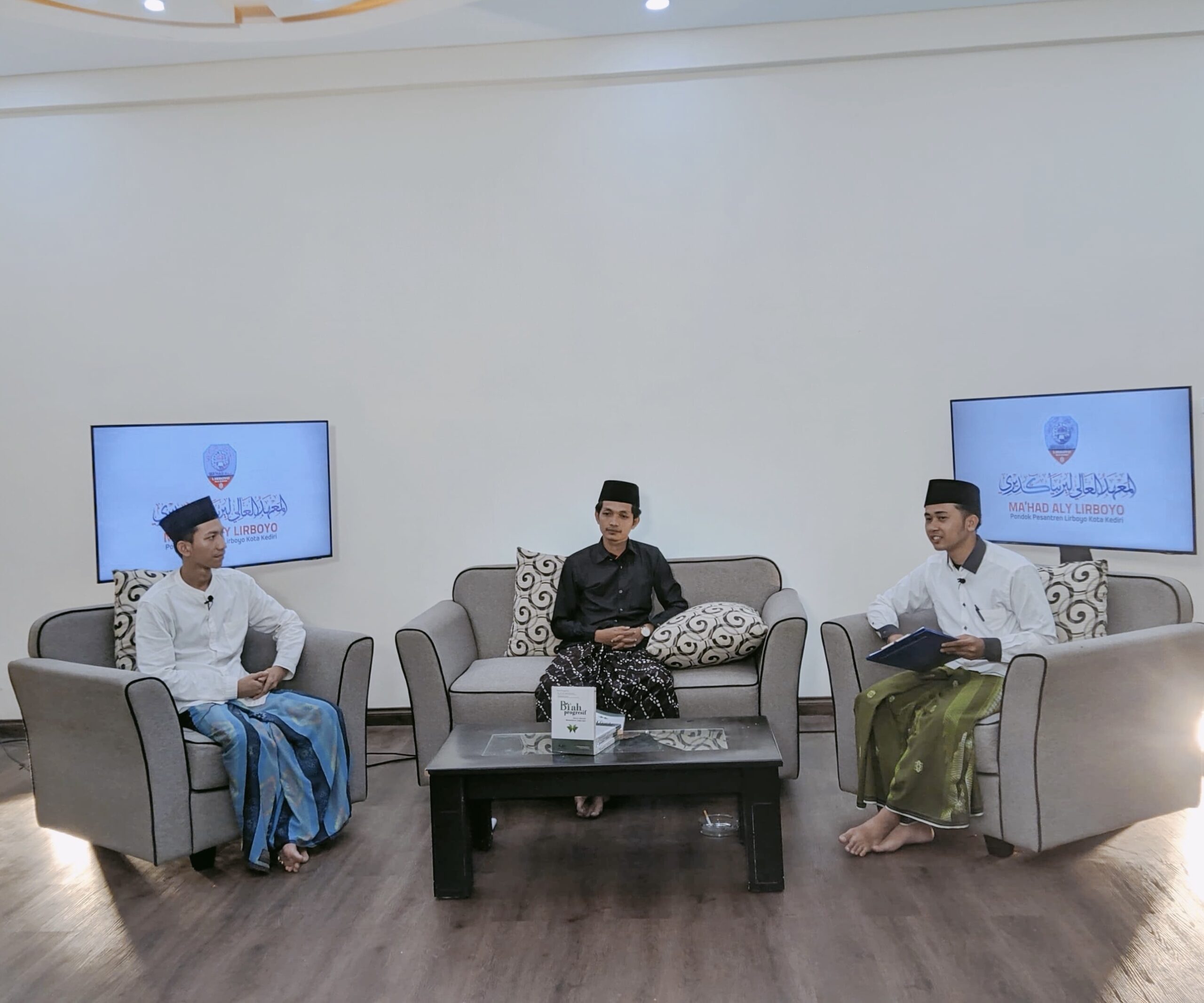 Ma’had Aly Lirboyo Gelar Bedah Buku Bertema Ekofeminisme untuk Peringati Hari Bumi