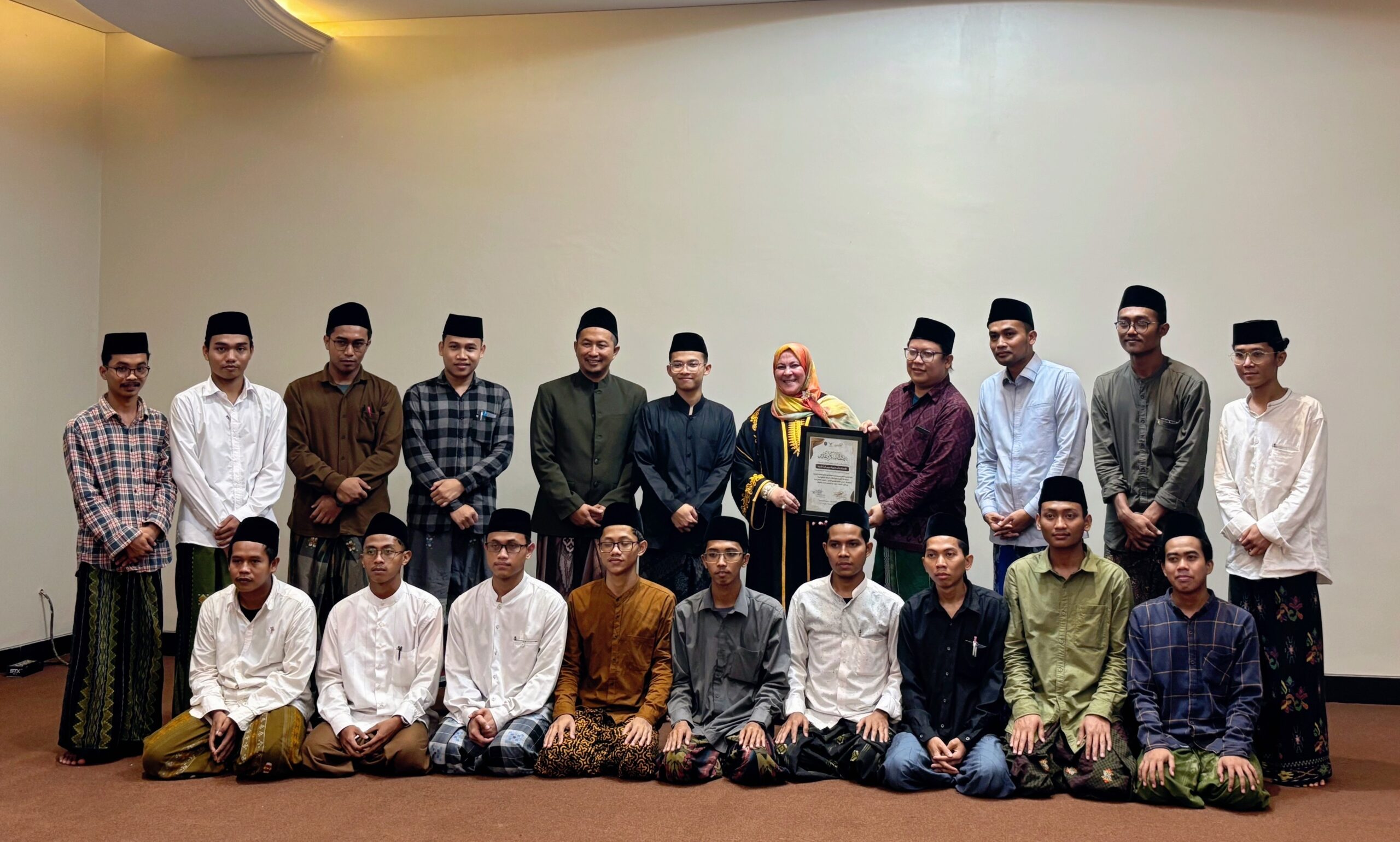 Mahasantri Ikuti Temu Wicara Eksklusif Bersama Prof. Dr. Mariam Ait Ahmed