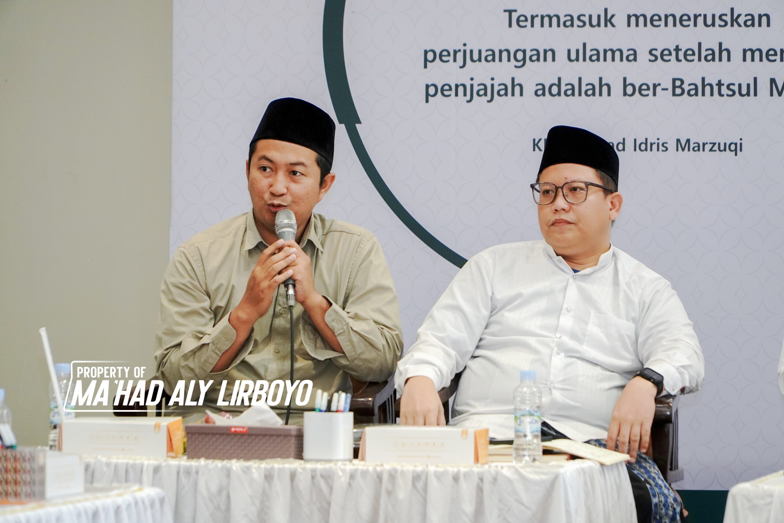 Kiai Arif Ridlwan Akbar: Bedah Buku Harus Jadi Ruang Istifadah dan Penguatan Daya Kritis Mahasantri