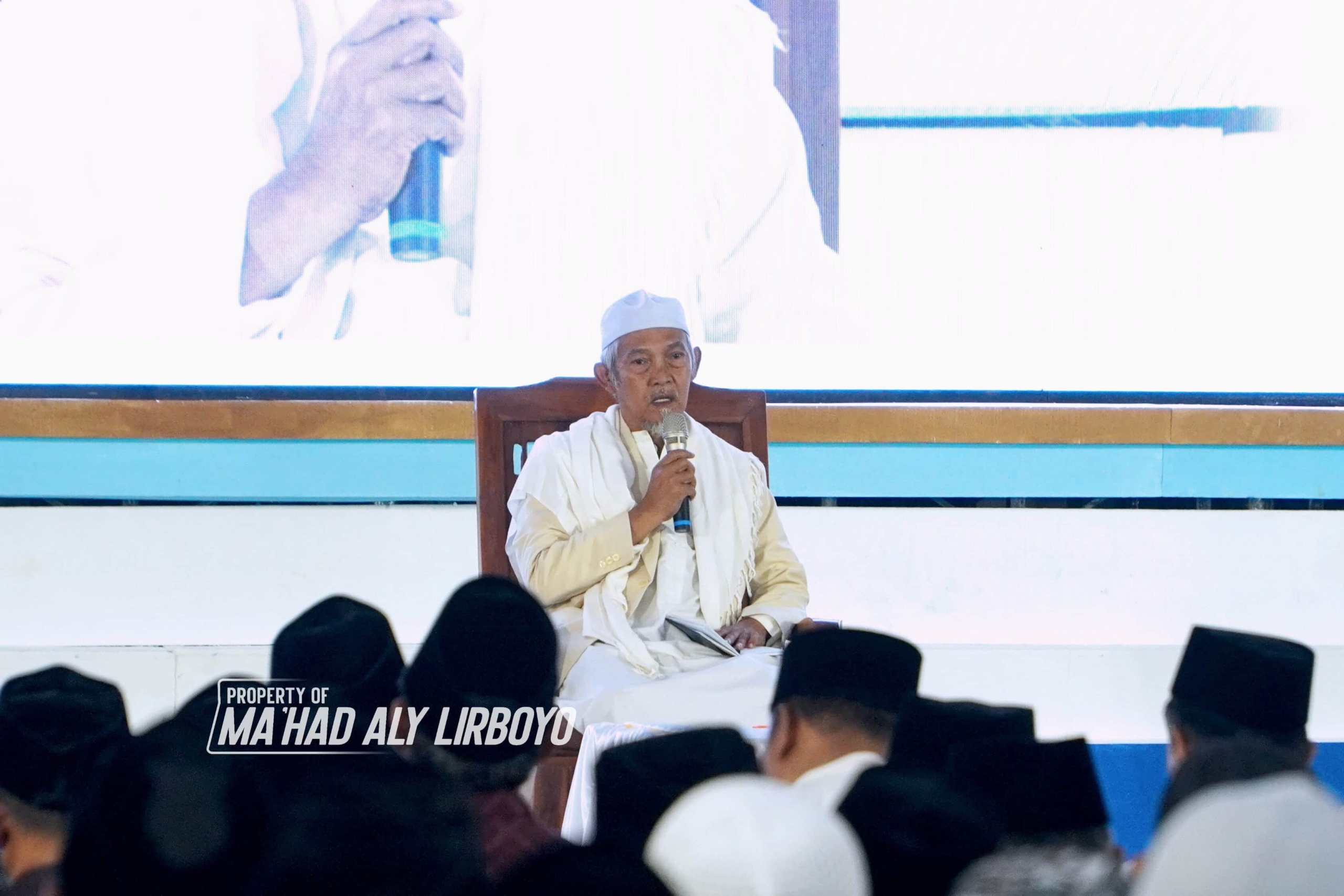 Pesan KH. Abdulloh Kafabihi Mahrus di Wisuda Ma’had Aly Lirboyo: Ilmu, Amanah, dan Tanggung Jawab Mahasantri