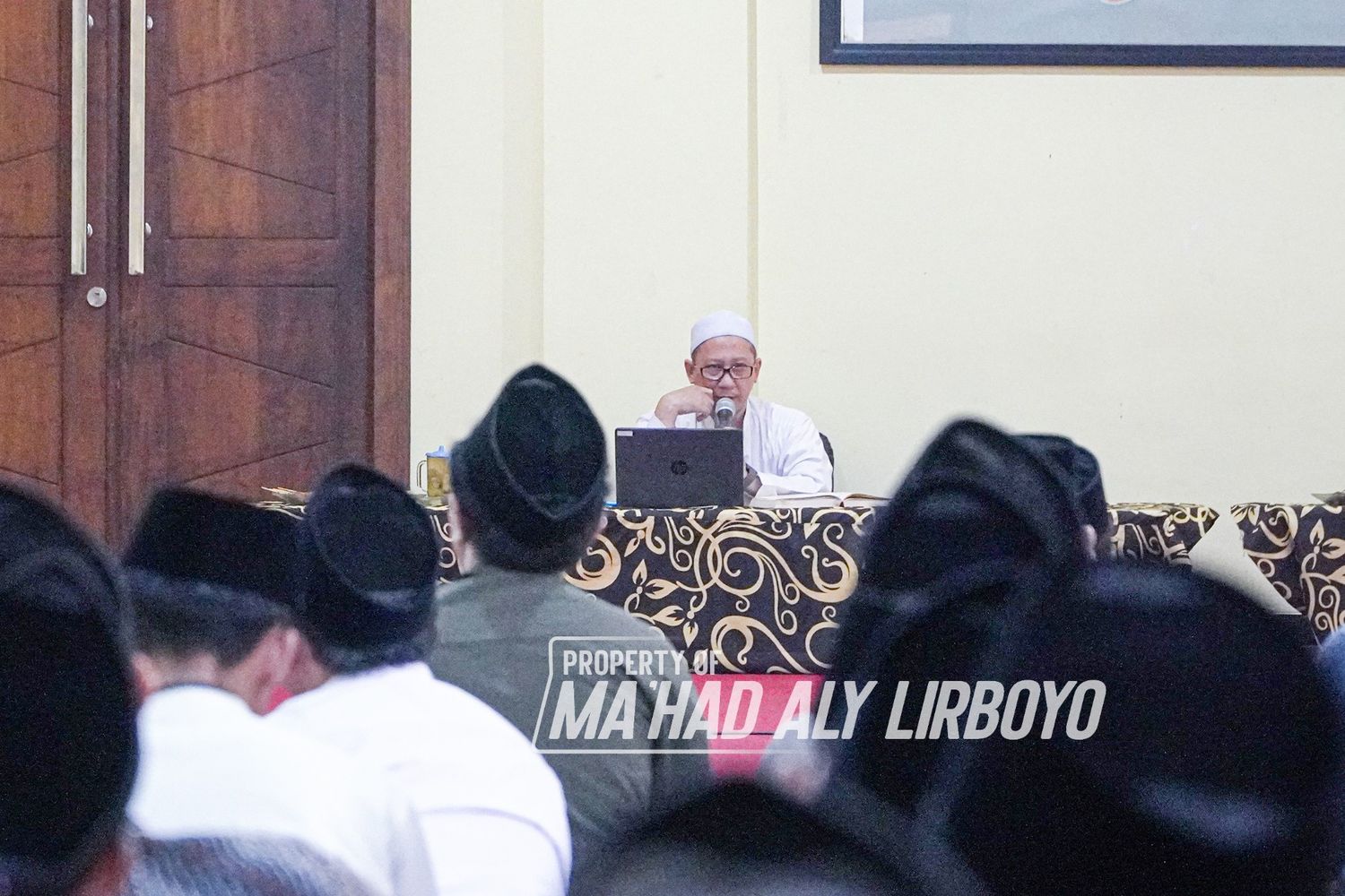LBM-MHM Lirboyo Selenggarakan Kuliah Ushul Fikih Bersama KH. Muhibbul Aman Aly