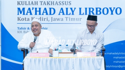 KH. Bahrul Huda Kupas Dasar-Dasar Ilmu Tafsir dalam Kuliah Takhassus Ma’had Aly Lirboyo