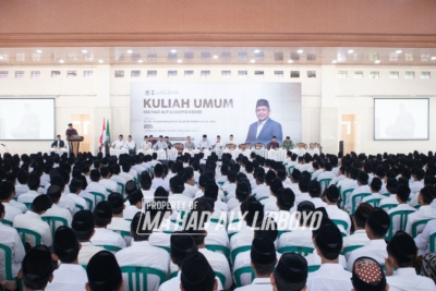 Kuatkan Karakter dan Adab, Ribuan Mahasantri Ikuti Kuliah Umum Bersama KH. Muhammad Faiz Syukron Makmun
