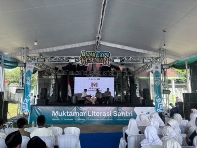 Wisudawan Ma’had Aly Lirboyo Bedah Buku Memorial KH. Mahrus Aly di Muktamar Literasi Santri